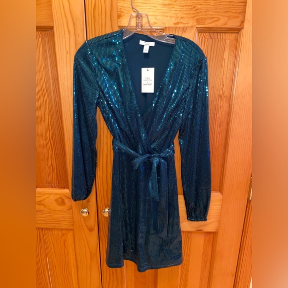 Nine West Dresses & Skirts - Cara Santana x Nine West size small long sleeve green sequin shirt dress NEW